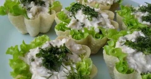 Тарталетки с печенью и огурцом