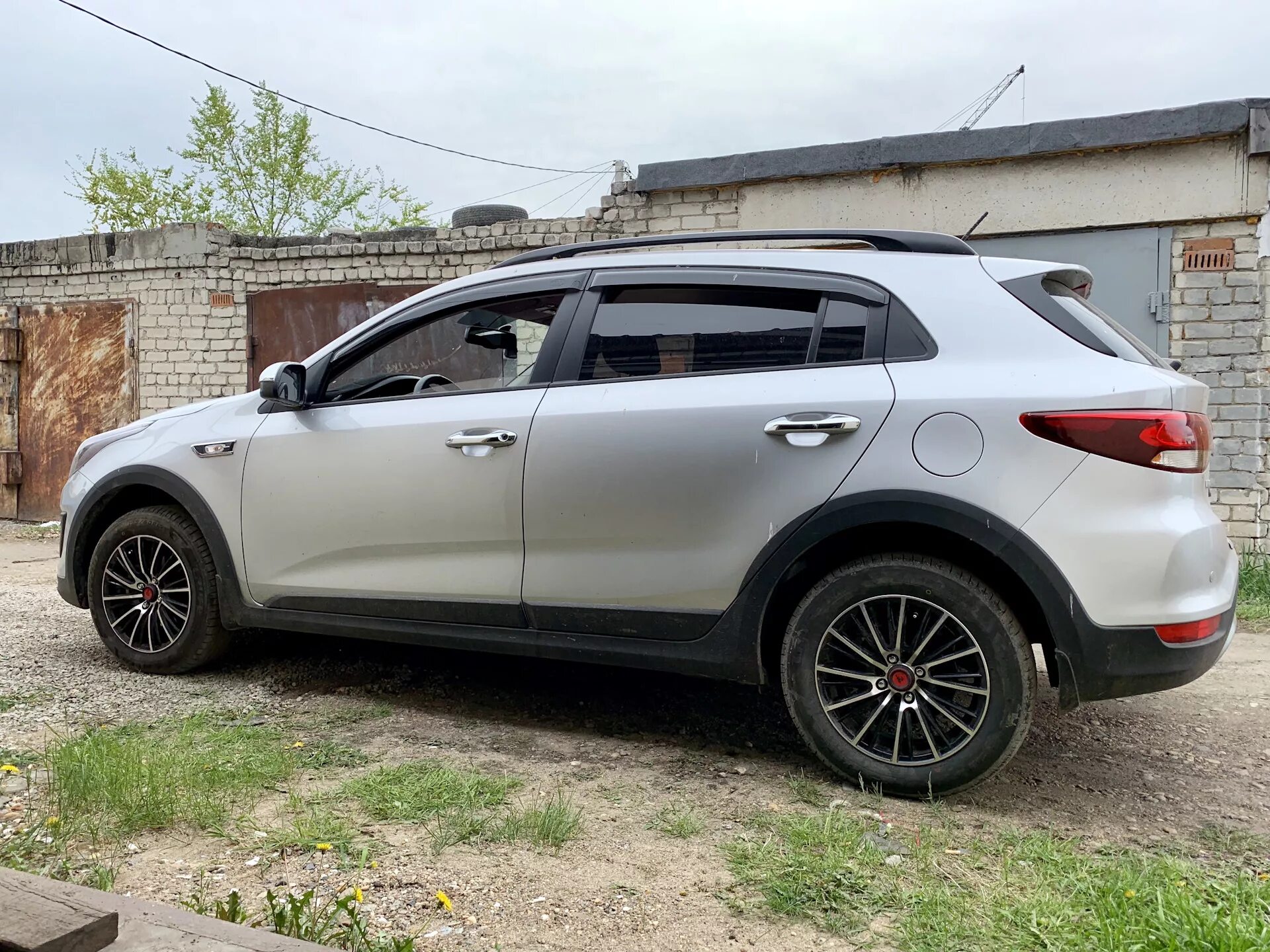 Kia Rio x-line r15. Киа Рио х-лайн 205/60 r15. Kia Rio x-line 205/55 r16. Рио x line 205 65 r15.