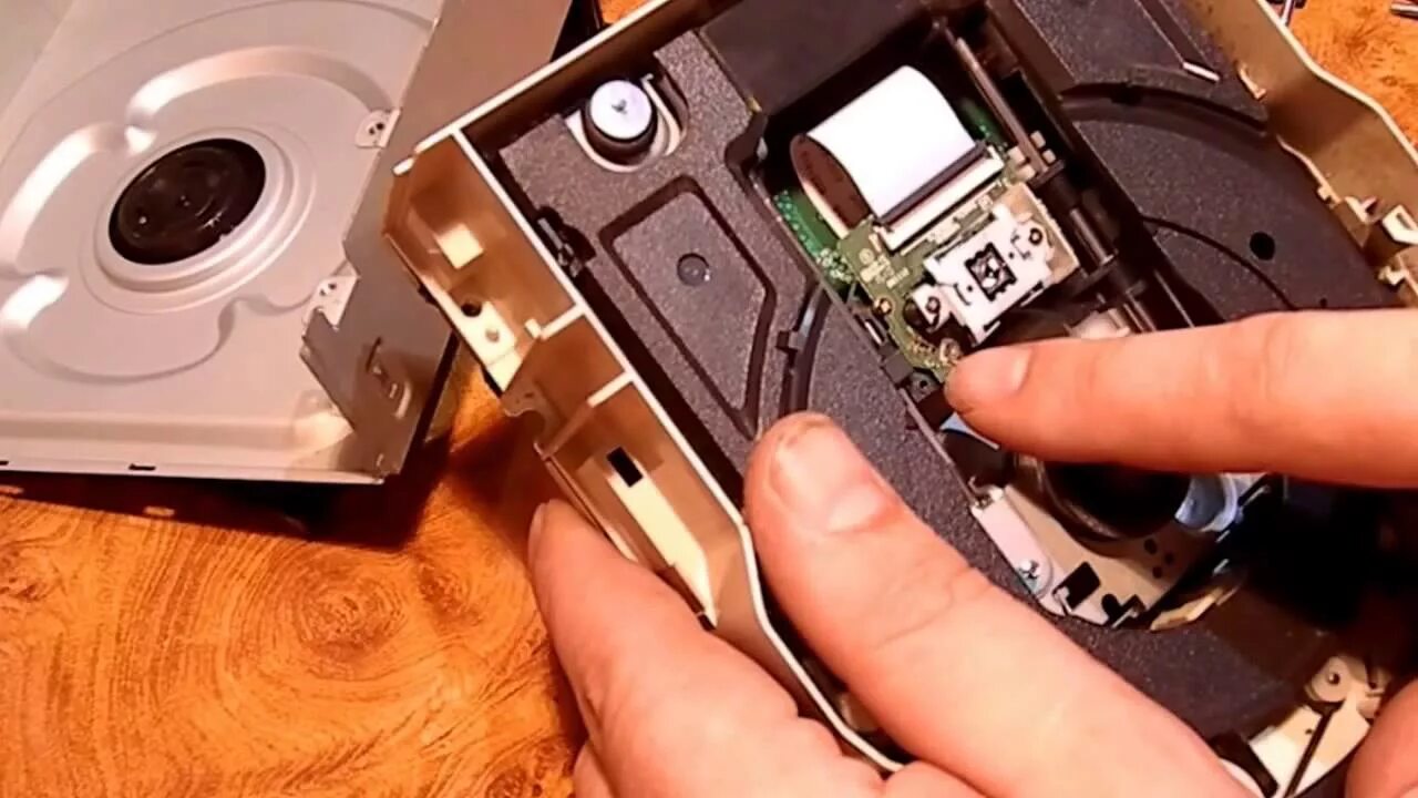 Не читается дисковод. Чистка оптического привода. для чистки dvd привода. сборка дисководов. протереть линзу дисковода.