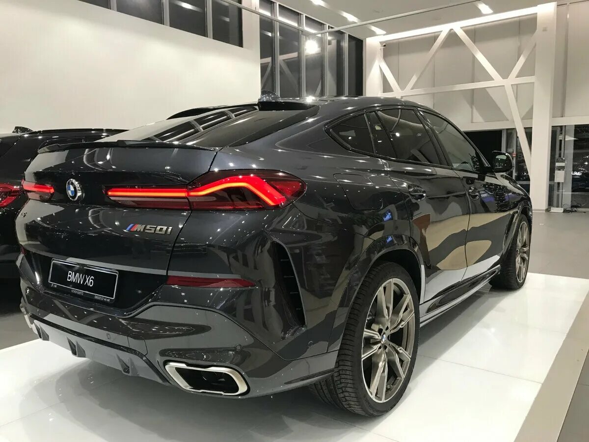 X6 новая цена. BMW x6 m50i. БМВ x6m 2022. БМВ x6 m50d 2021. BMW x6 m50i 2022.