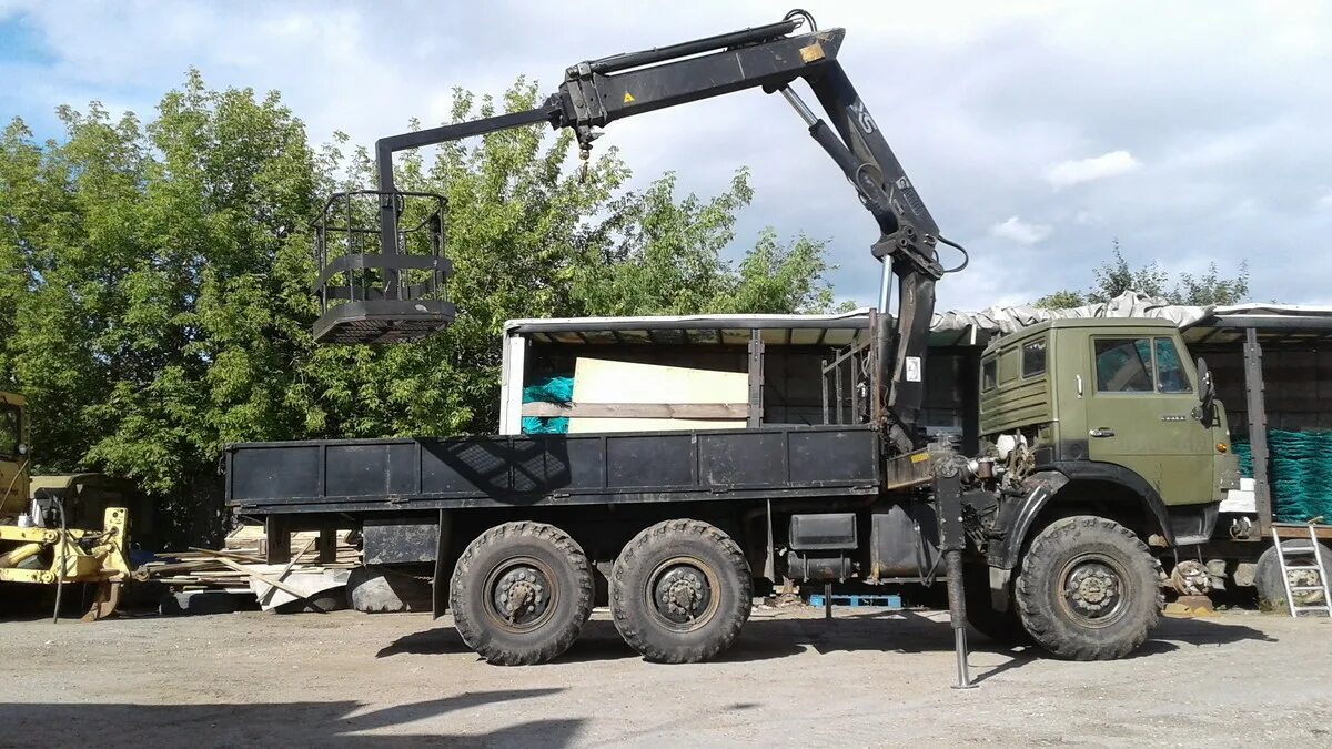 Аренда манипулятора вездеход нижний новгород. Урал-м 55571-3121-80 (самосвал) 6х6. Камаз бортовой с манипулятором вездеход. Манипулятор стрела 7 тонн. Манипулятор вездеход казань.