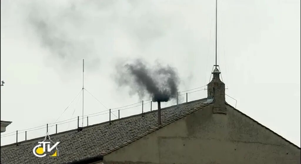 выборы папы римского дым. избрание папы римского дым. черный дым папа римский. избрание папы римского дым. выборы папы римского дым.