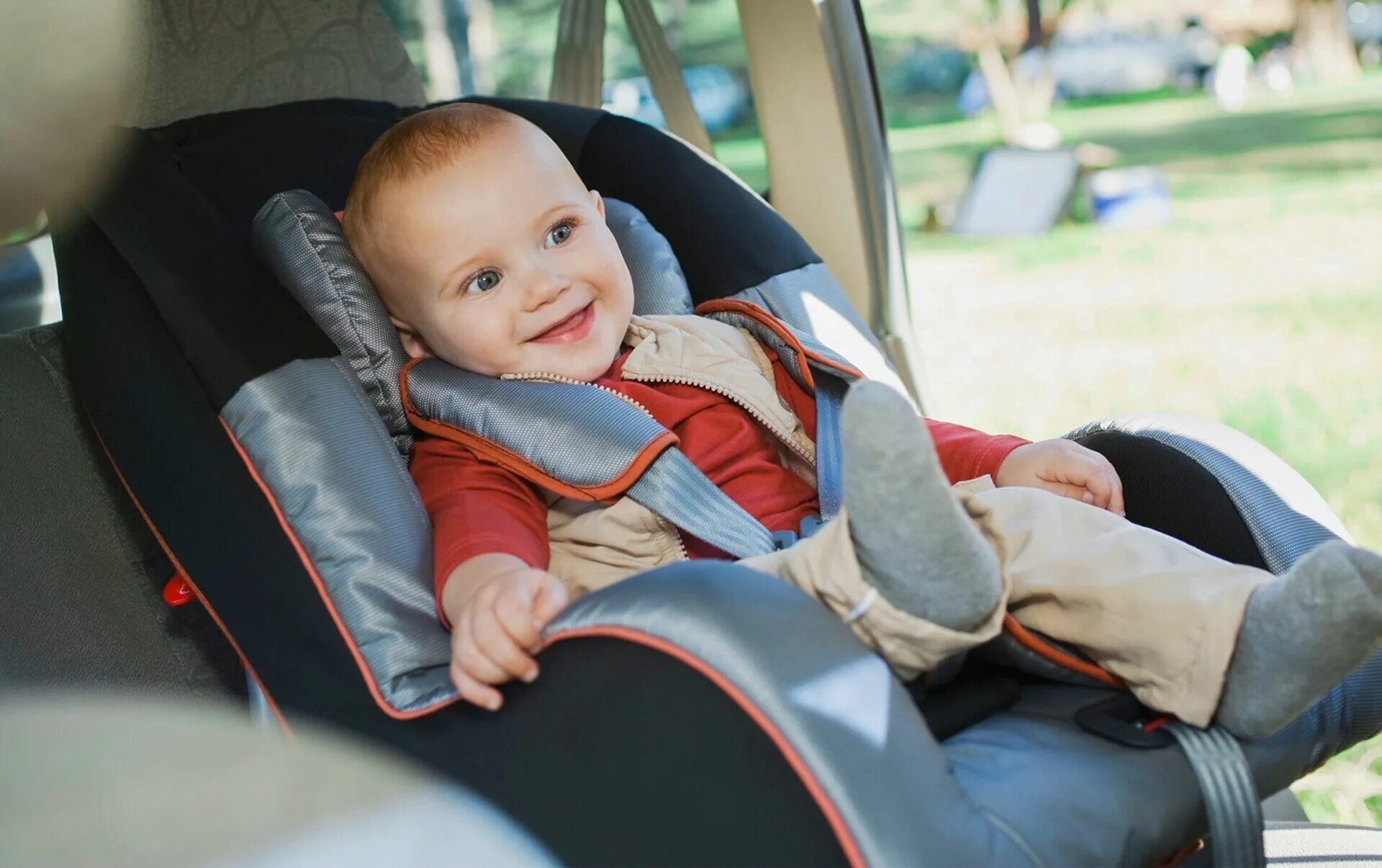 Кресло бритакс ромер advansafix i size. Когда ребенку можно без автокресла. Правила перевозки детей. Детское кресло в машину. Когда ребенку можно без автокресла.