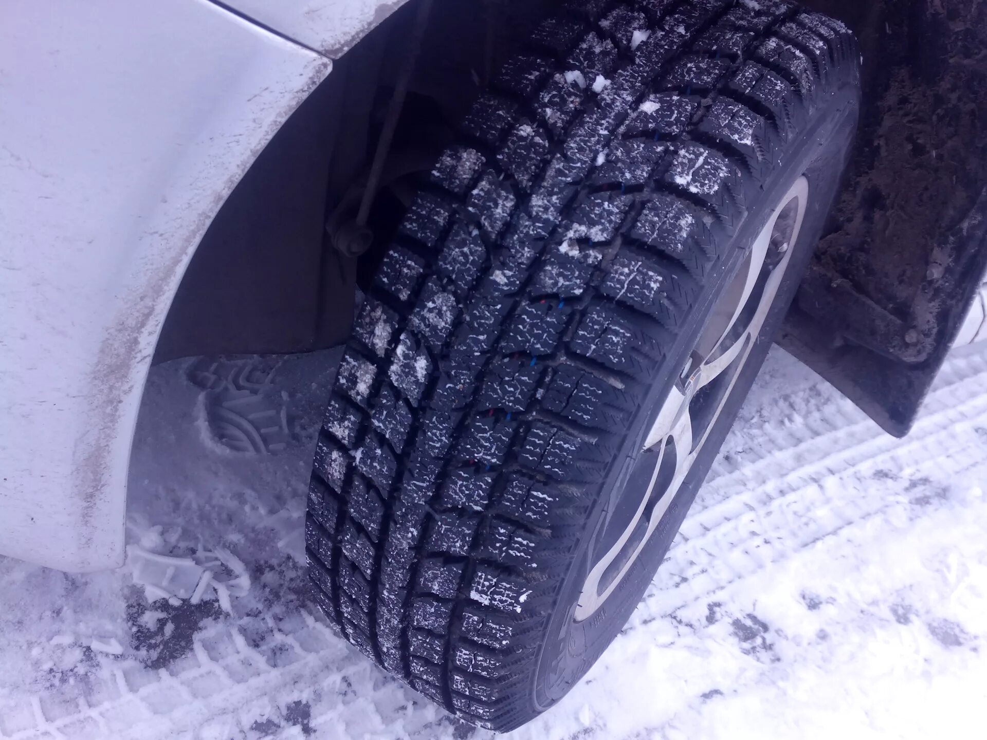 Кама 505 резина липучка. Bridgestone b381 зима шипы. Лучшая зимняя резина 14. Шины зимние r15 185 65 viatti nordico. Лучшая зимняя резина 14.