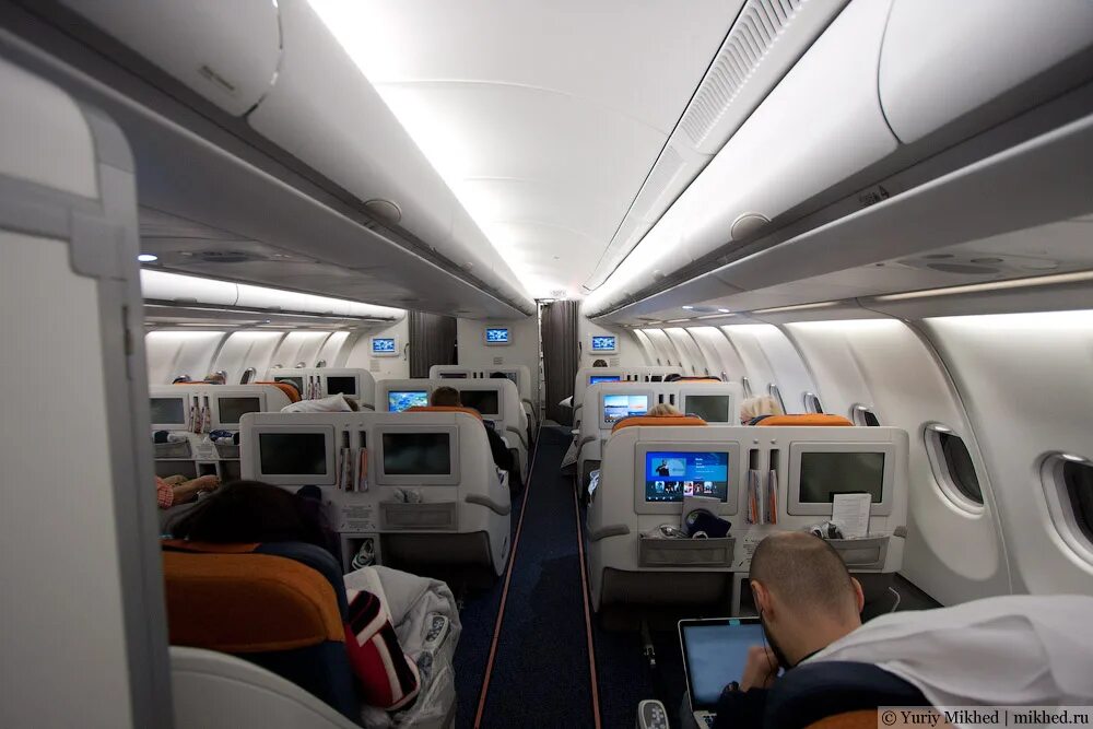 Салон самолета а 330. Аэрофлот а330-300 бизнес класс. аэробус а330-300 аэрофлот салон. а330-300 аэрофлот салон бизнес. airbus a330-300 аэрофлот бизнес.