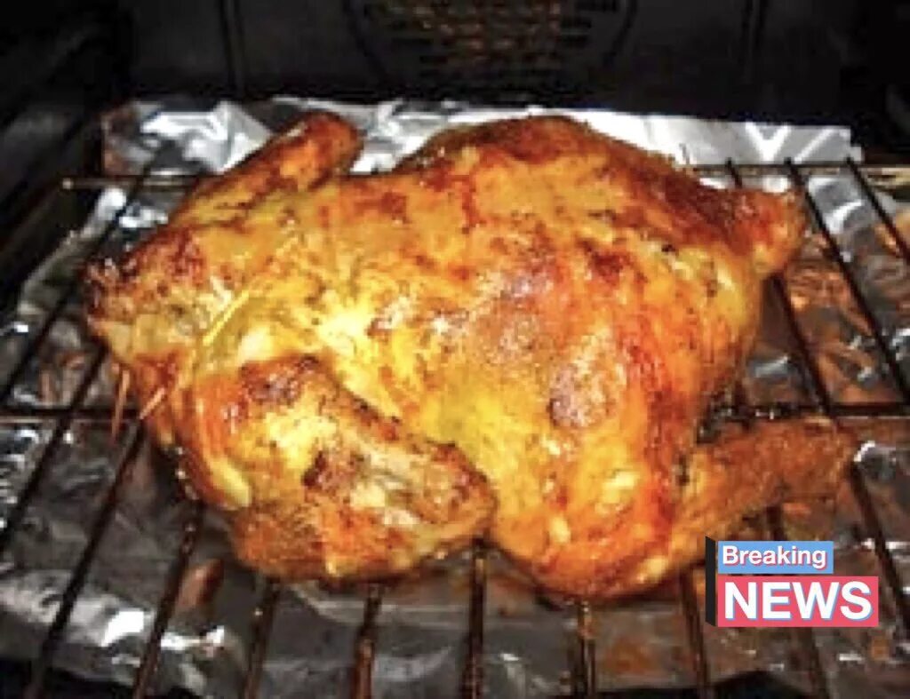 Рецепт курицы гриль в духовке. Курица на решетке в духовке. Курица-гриль в духовке на решетке. Курица в духовке на решетке целиком. Запечь курицу в духовке гриль.