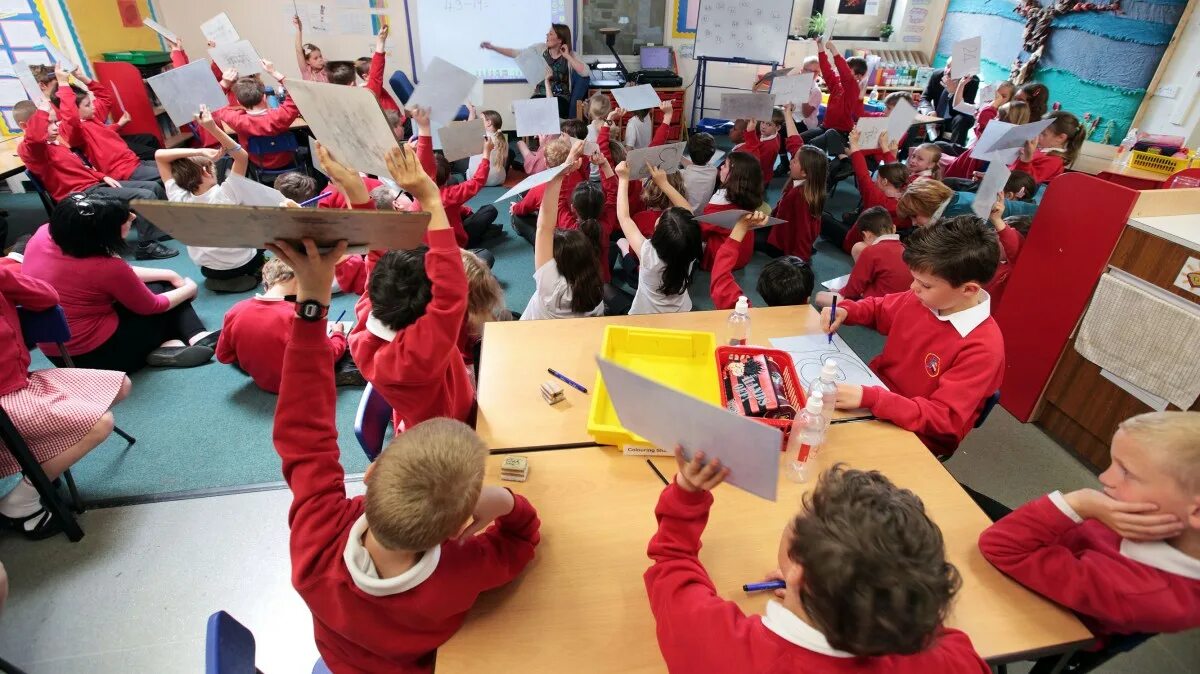 State school in britain. Праймари скул в Англии. Начальная школа в Британии. Начальное образование в Великобритании. Школьники Великобритании.