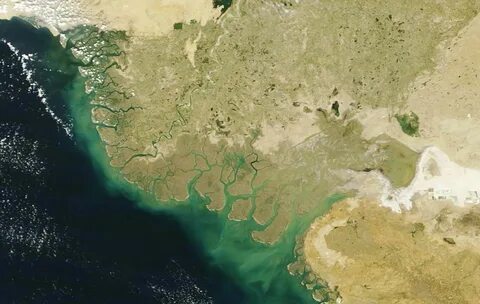 Впадает в аравийское море