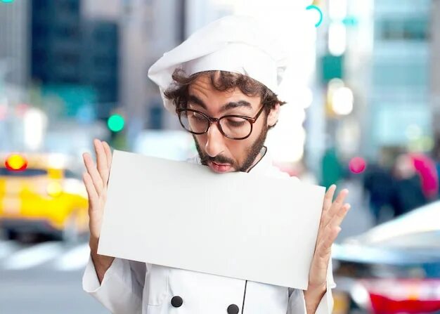 Удивить повара. Повар задумался. Шеф повар задумался. Шеф повар на белом фоне. Удивленный шеф.