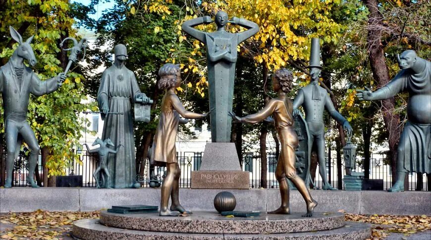 Памятник шемякина на болотной площади. Пороки взрослых в москве. Болотная площадь памятник порокам. Памятник на болотной площади дети жертвы пороков взрослых. Памятник шемякина дети жертвы пороков.