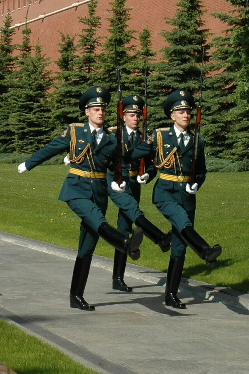 Рота почетного караула московского кремля. Военно почетный караул. Почетный караул московского кремля. Военно почетный караул. Рота почетного караула оркестр.