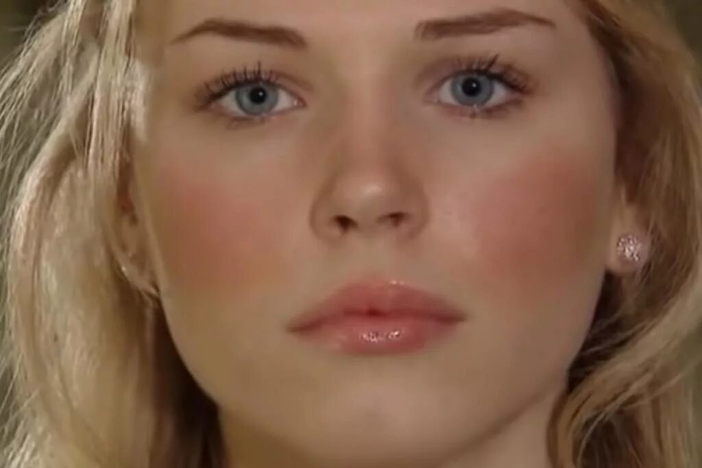 Женское лицо. Отпуск для ветерана труда. Фотомодель лицо. Женщина улыбается. Лицо претендующее.