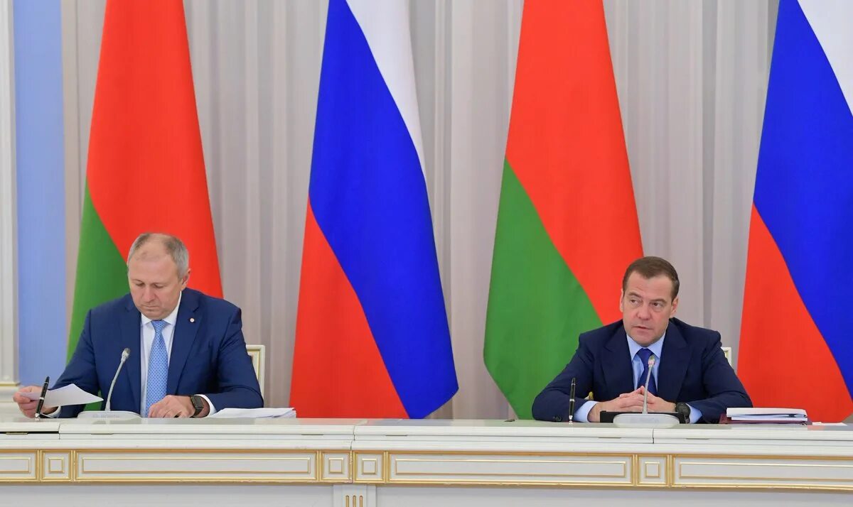 Российско белорусские отношения сегодня. Лукашенко. Российско белорусские отношения сегодня. Флаги российско – белорусской. Российско белорусские отношения сегодня.