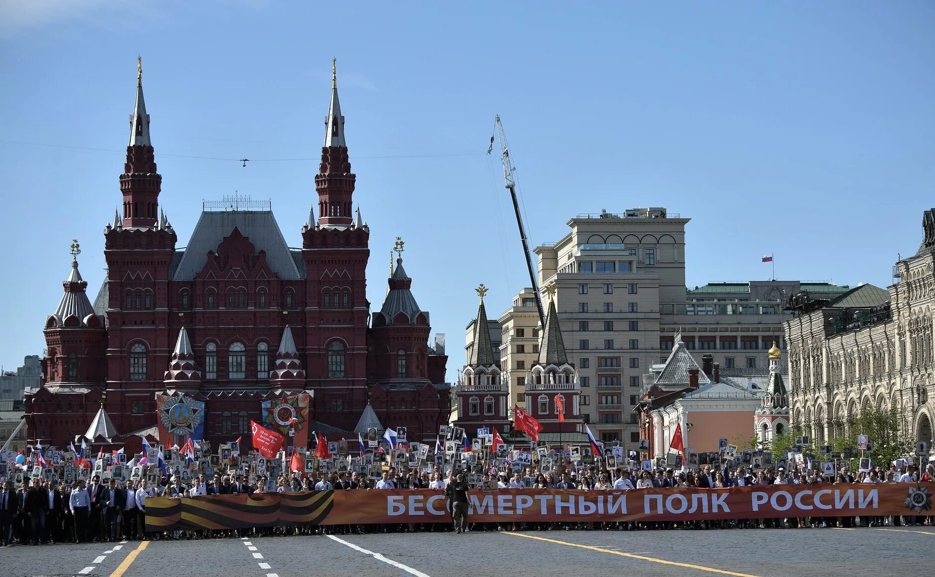 Красная площадь 10 мая. Бессмертный полк красная площадь. Бессмертный полк на красной площади в Москве. Бессмертный полк России красная площадь. Шествие Бессмертный полк красная площадь.