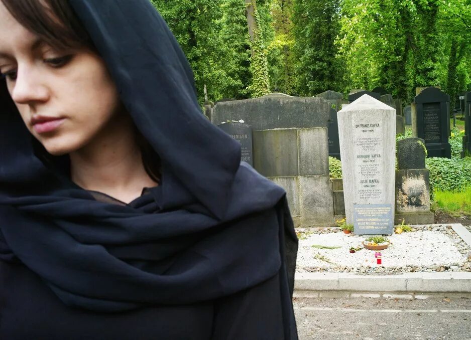 Одежда для мертвых женщин. Черный платок на голову. Одежда для покойника. Одежда для похорон женщины. Платок на похороны.