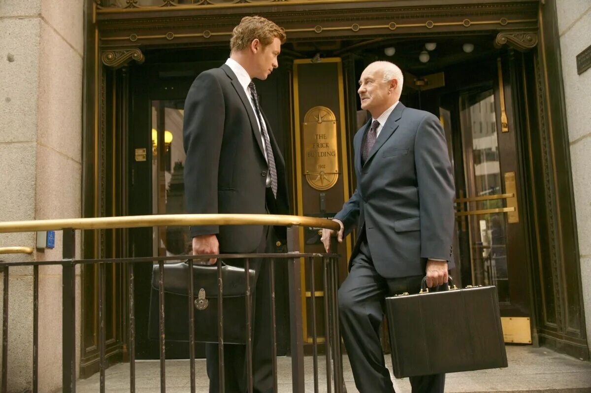 саймон бейкер и робин танни. защитник 2001 кадры из сериала саймон бейкер. защитник the guardian сша 2001 2004. пол рэндольф - мэр уэллсбери. защитник the guardian сша 2001 2004.