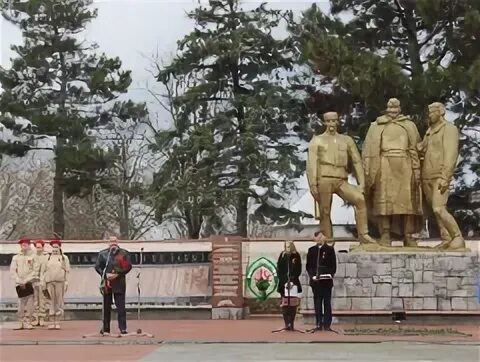 Вечный огонь станица Тбилисская. Памятники станицы Тбилисской. Парк возле вечного огня в станице Тбилисская. Памятный знак в станице Тбилисской. Лабинск тбилисская