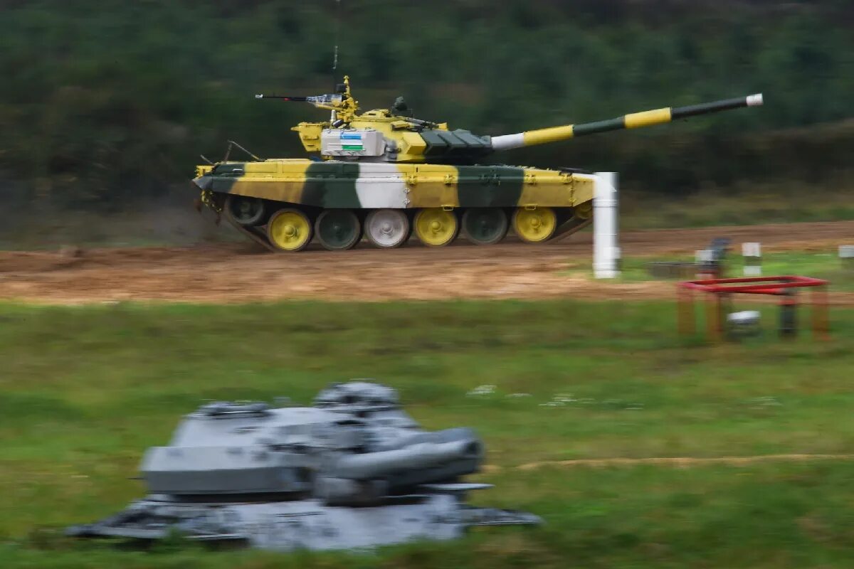 Танковый биатлон август. Танковый биатлон 2025 алабино. алабино международный танковый биатлон. арми 2025 танковый биатлон россии. шоу танковый биатлон 2025.