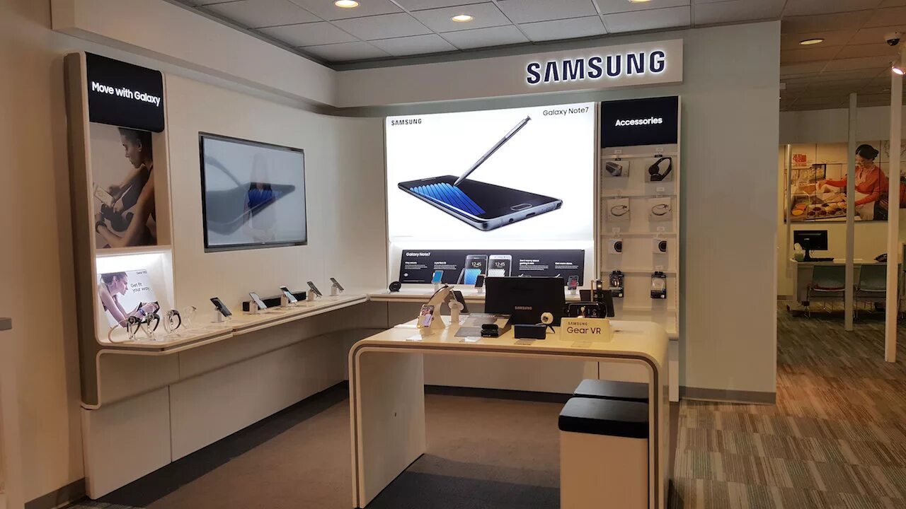 Https shop samsung. Samsung Showroom. Samsung Store. Samsung экосистема Galaxy. Shop in shop Samsung.