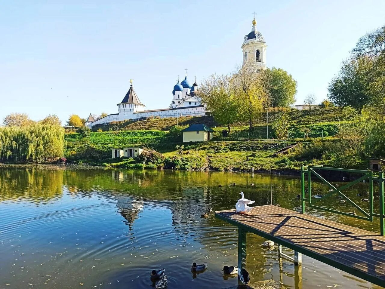 Принарский парк серпухов. Приморский парк Серпухов. Высоцкий монастырь Серпухов. Серпухов Высоцкий монастырь 2022.