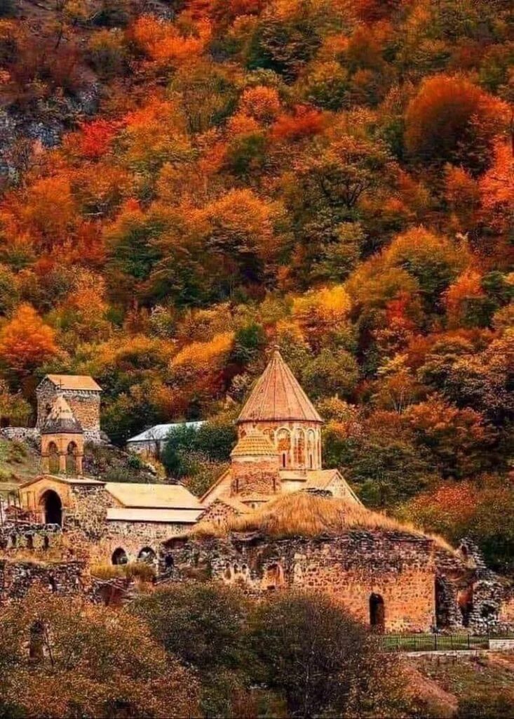 Арцах видео. Дадиванк монастырь. Дадиванк Арцах. Карабах Дадиванк. Гандзасар Армения.
