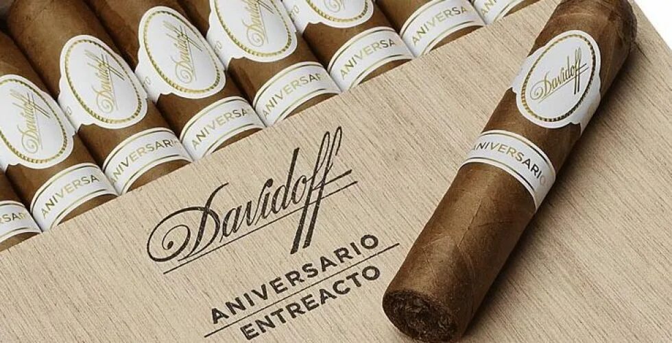 Cigar shop ru. Davidoff сигары. Реклама сигарет Давидофф. Davidoff табак. Короткие сигары.