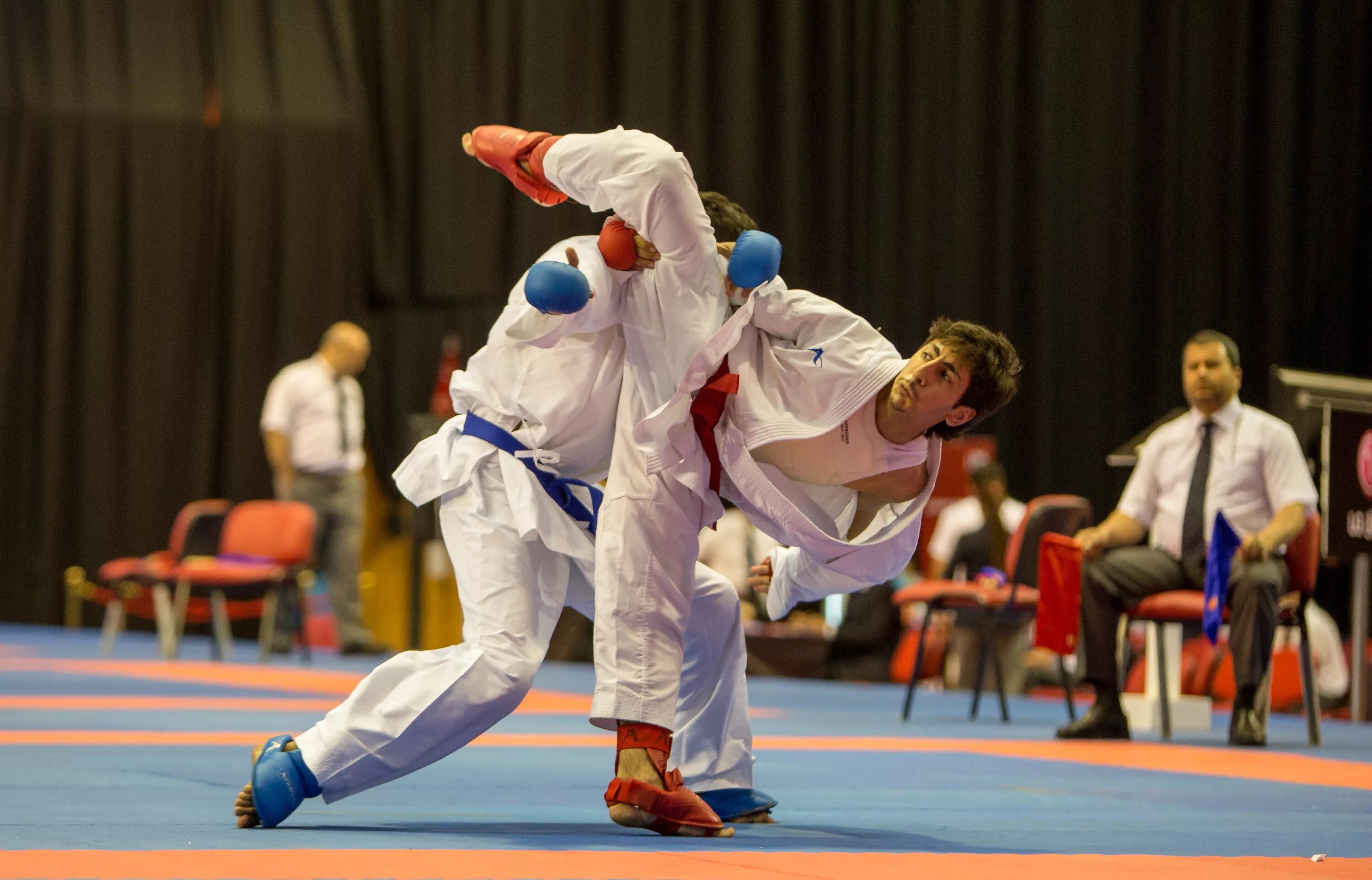 Каратэ ВКФ кумитэ. Каратэ WKF кумитэ дети. Karate WKF дети. Соревнования каратэ WKF
