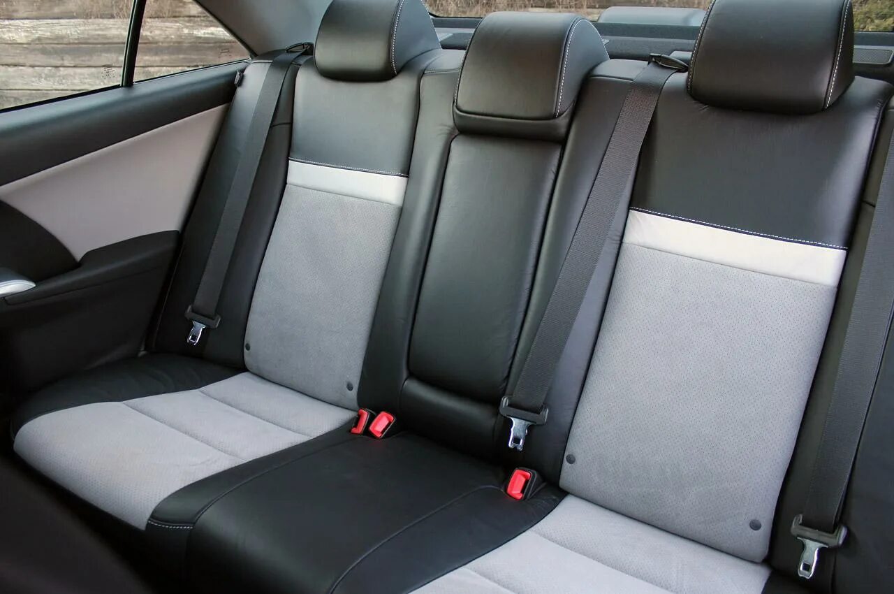 Как снять сидение камри. Тойота камри 50 салон сзади. камри 50 салон сзади. toyota camry 40 кузов салон сзади. камри 40 салон сзади.