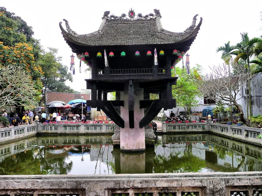 Место ханой. ТЮА-мот-кот Ханой. Вьетнам пагода на одном столбе. Пагода на одном столбе Ханой. Пагода Тьенму Вьетнам.