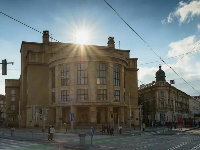Братислава лечебный факультет коменского. Братислава медицинский факультет университета коменского. Словацкий технический университет в братиславе. Коменского в братиславе черно белы. Университет коменского в братиславе.