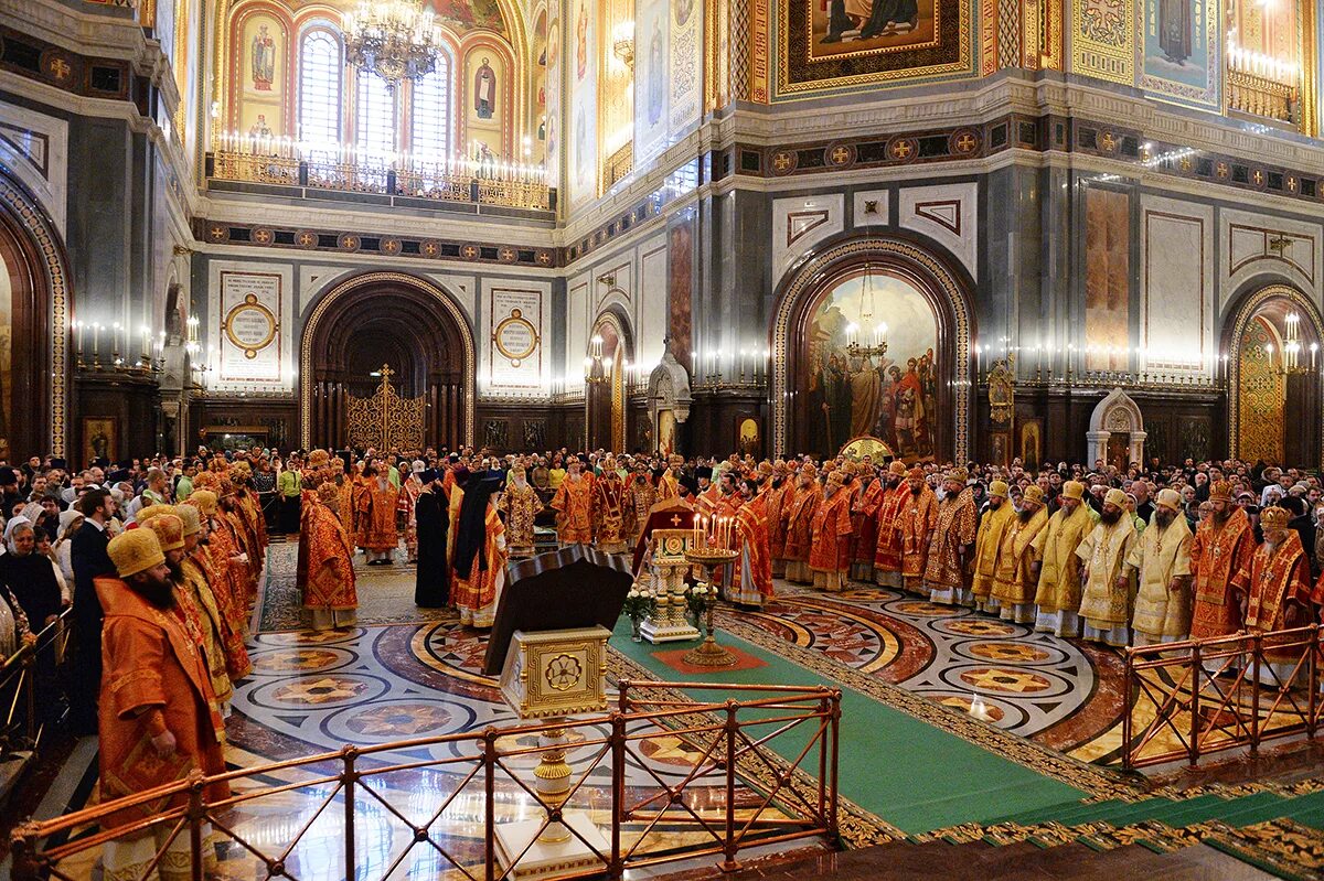 покровский собор астрахань. рождественская служба волжский. служба в храме христа спасителя. богослужение на рождество. рождество служба в храме.