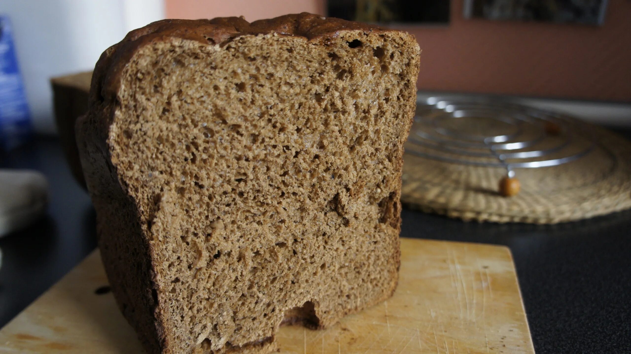 Белый хлеб в хлебопечке. Хлеб из хлебопечки. Хлеб с отрубями фото. Хлеб в хлебопечке получается плотный. Хлеб в хлебопечке получается плотный.