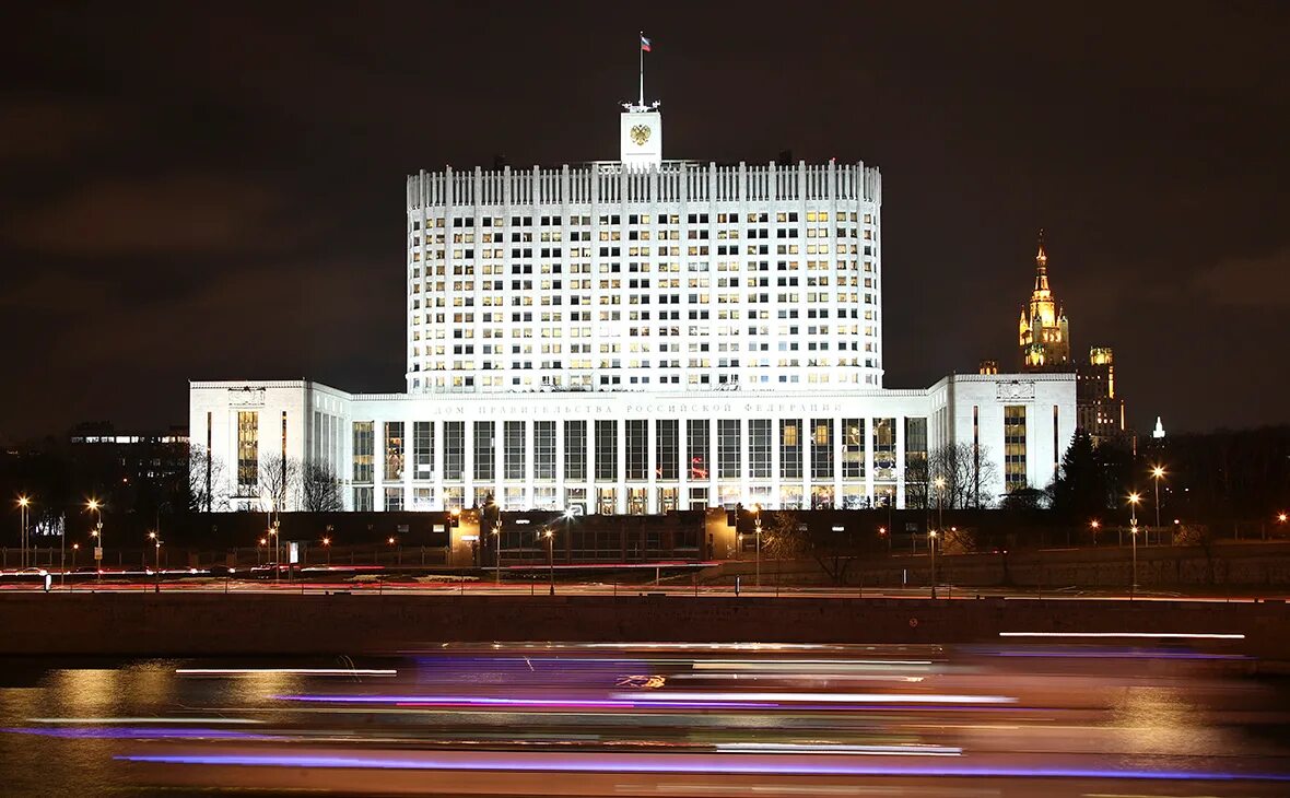 Правительства российской федерации 02. Дом правительства Москва. Дом правительства в Кремле Москва. Аппарат правительства РФ здание. Дом правительства Якутск.