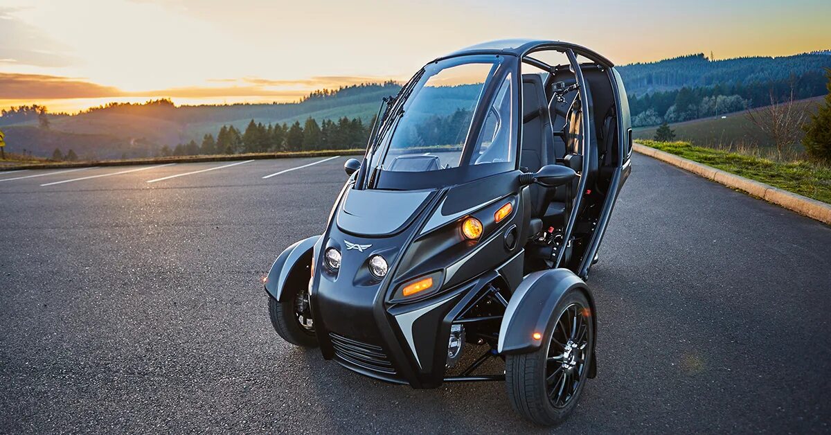 Электрический трицикл Arcimoto SRK. Х222хх трицикл. Рено электро трехколесный. Электромобиль 3х колесный Umi.