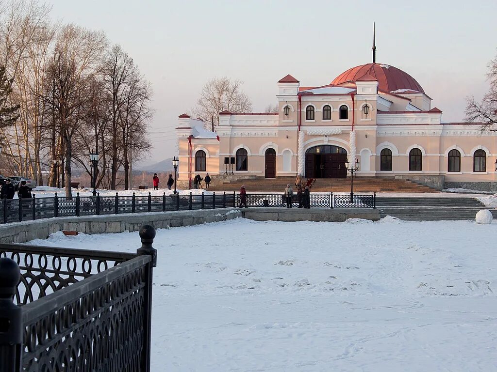 Дом культуры кыштым. Фото дк горького кыштым. Народный дом кыштым зал. Кыштым театральная 2. Народный дом кыштым.