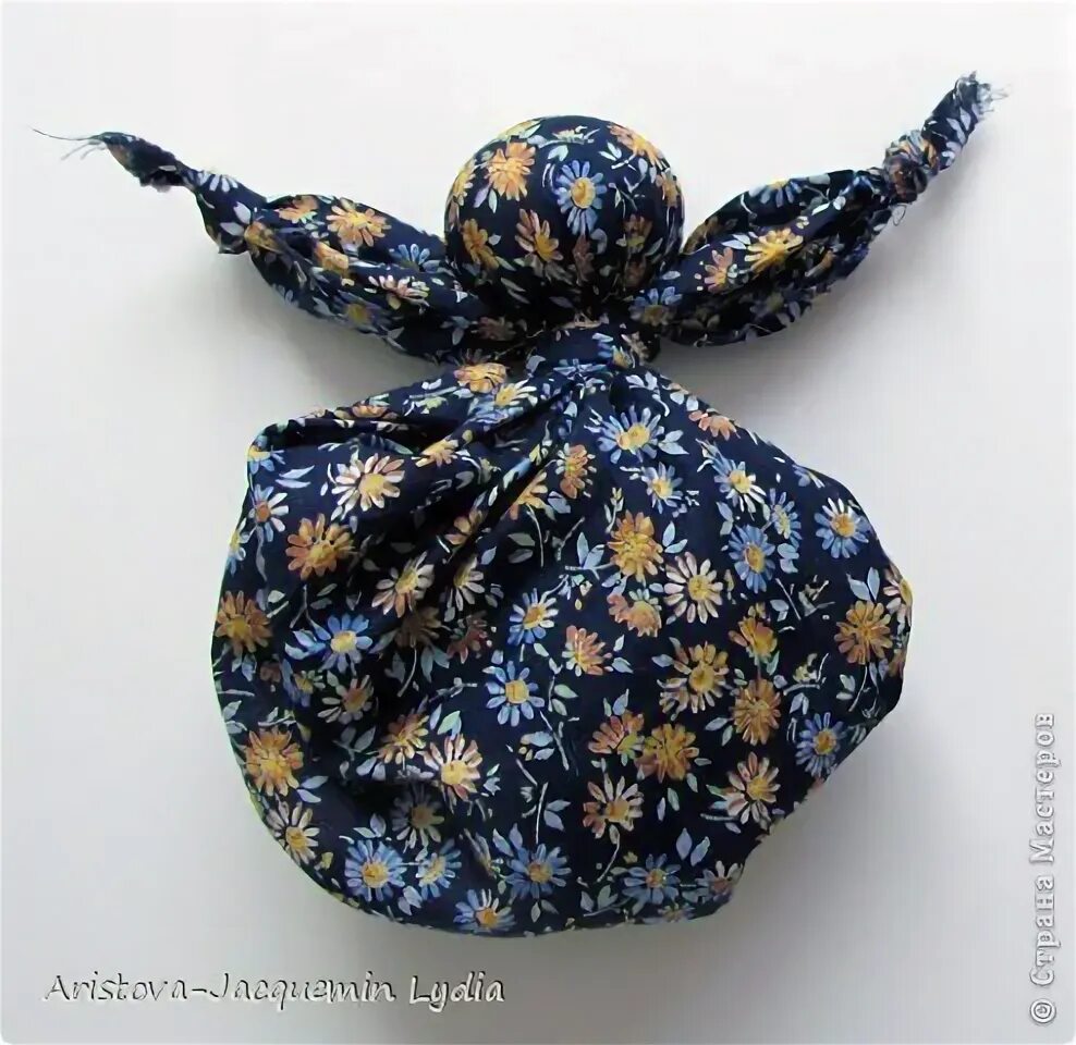 Кукла из носового платка. Человечек из носового платка. Кукла мотанка бессонница. Кукла узелок. Народная кукла кулема.