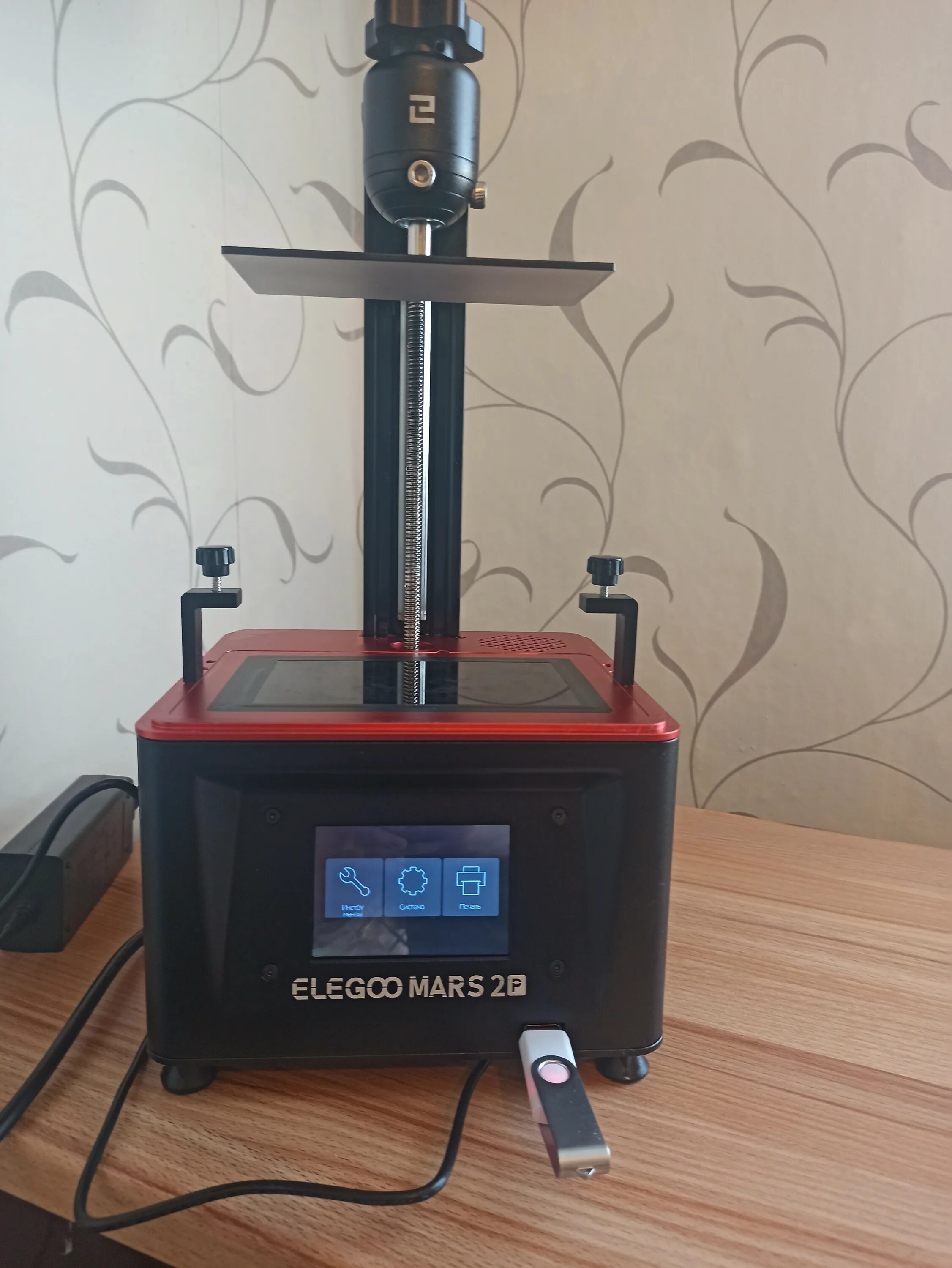 Elegoo mars 2. Фотополимерный 3d принтер elegoo mars 2 pro. elegoo mars 3 pro. 3д принтер elegoo. наклонный держатель для стола фотополимерного принтера elegoo mars 2 pro.