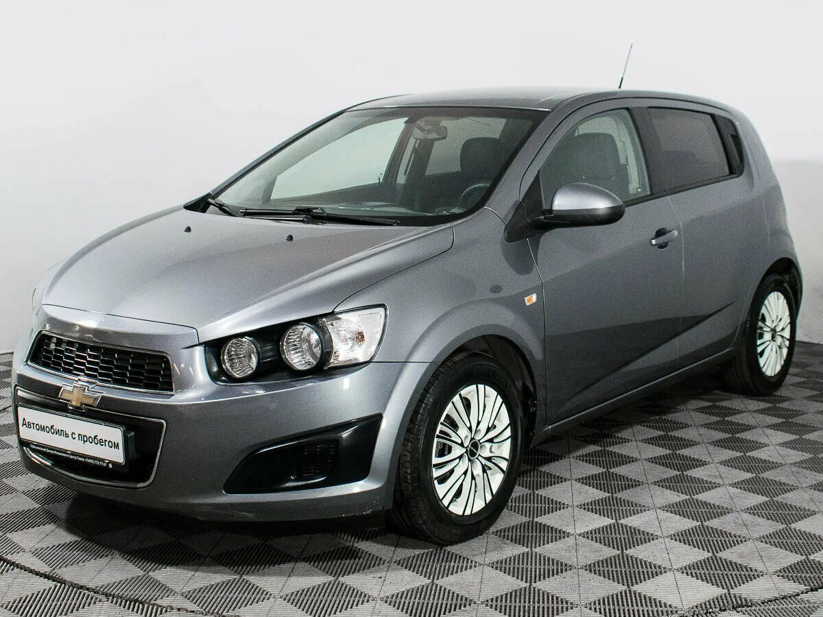 Chevrolet Aveo 2013 хэтчбек серый. Chevrolet Aveo 2012 хэтчбек серый. Серая машина хэтчбек. Авео темно серый. Купить шевроле с пробегом нижний новгород