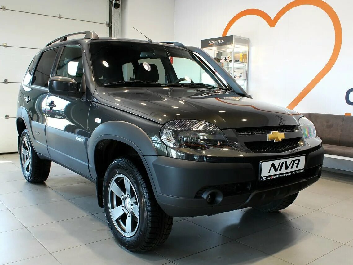 Купить ниву шевроле новую с завода. Шевроле Нива 212300-55. Chevrolet Niva 1.7 gl. Chevrolet Niva Рестайлинг. Нива Шевроле новая.