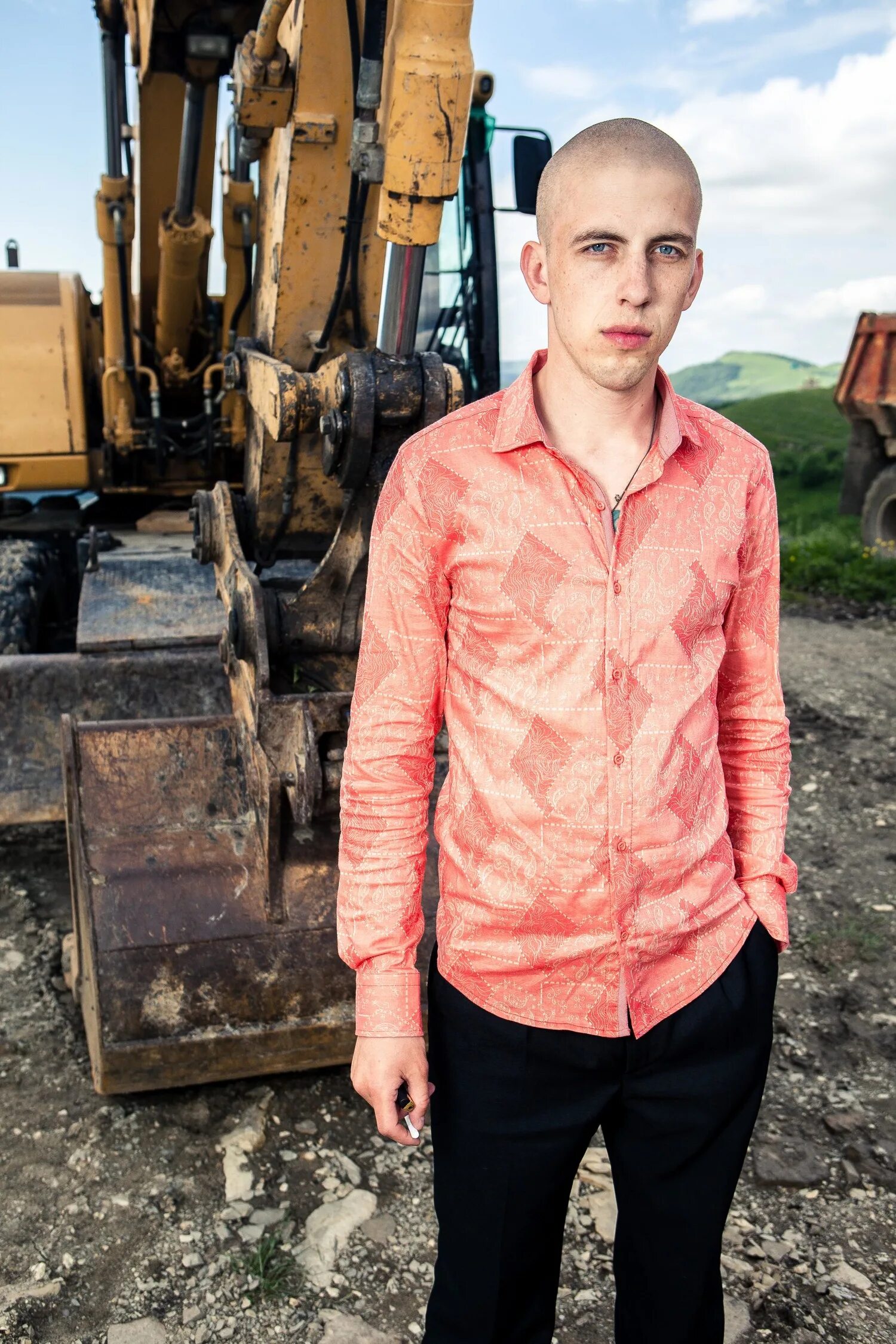 лысый худой