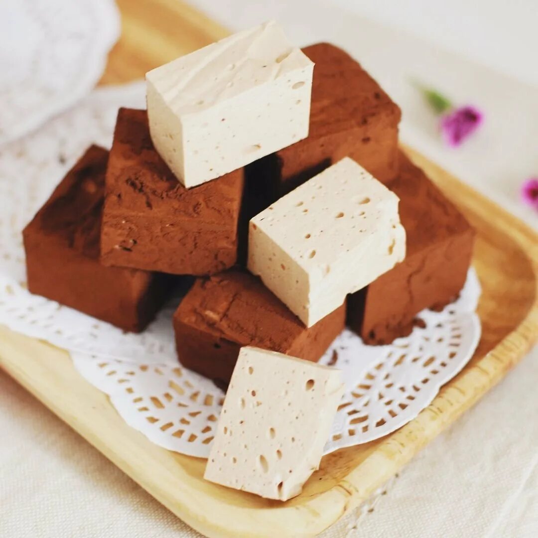 Шоколад с сыром. Сырок шоколадный плавленный. Сырой шоколад. Шоколад с сыром рецепт. Шоколад с сыром.