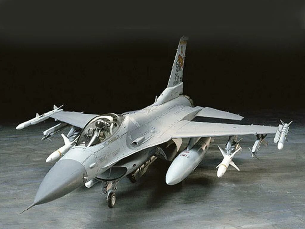 F16 модель. F-16cj block 50. tamiya f 15 148. f-16c tamiya 148. модель ф 16.