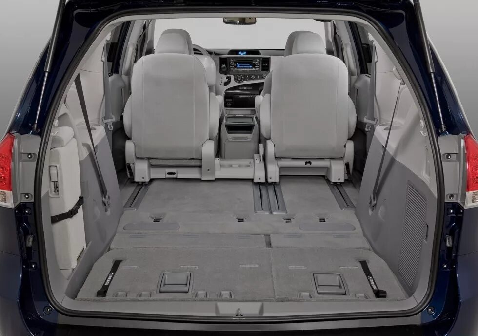 Ssangyong stavic 2014 салон. шевроле трейлблейзер 2021 7 местный. Chevrolet trailblazer 2013. Kia sedona 7 местный. Toyota estima 2006 салон.