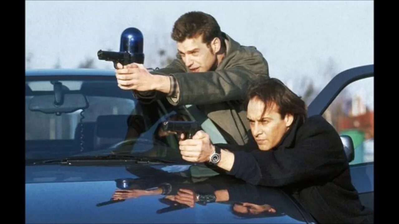 Дорожную полицию кобра. Кобра 11 сериал. гедеон буркхард спецотряд кобра. сигнализация сериал. спецотряд кобра 11 обложка сериала.