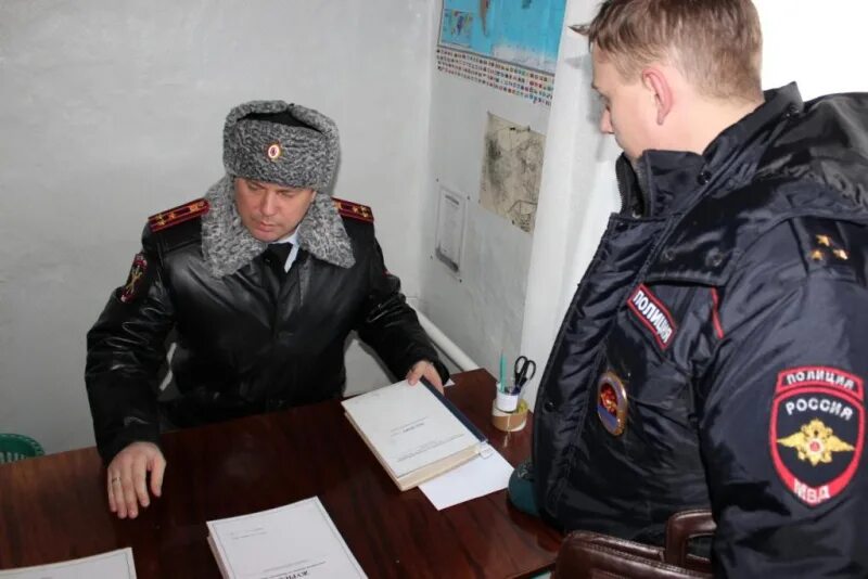 Участковый маркс. Участковый уполномоченный полиции. помощник участкового уполномоченного полиции. сотрудники полиции земетчино. папка участкового уполномоченного полиции.