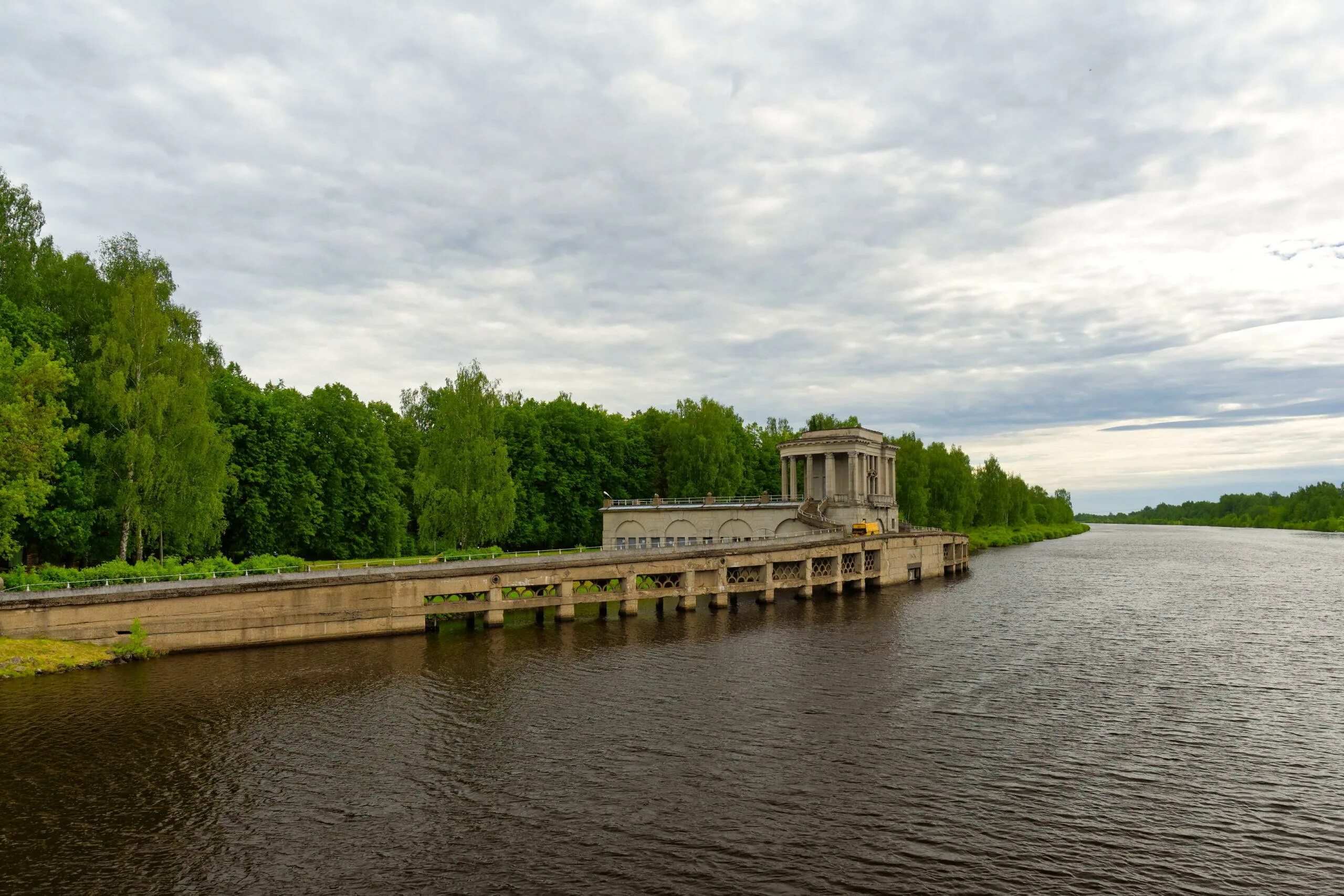 Канал имени москвы рыбалка. Канал имени Москвы Лобня. Канал имени Москвы Пестово. Канал им Москвы берег. Канал Москвы реки.