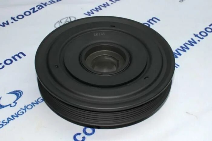 Шкив на саньенг кайрон. 6710300303 шкив коленвала ssangyong actyon цельнометаллический. Шкив актион. Шкив актион. 0 дизель.