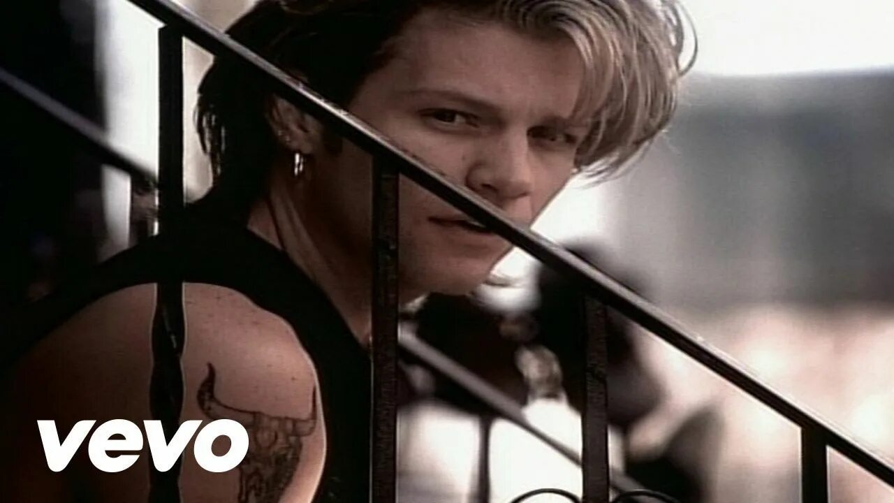 Bon jovi keep. Bon Jovi 1992. Bon Jovi keep the Faith 1992. Bon Jovi keep the Faith клип. Клип Бон Джови фото.