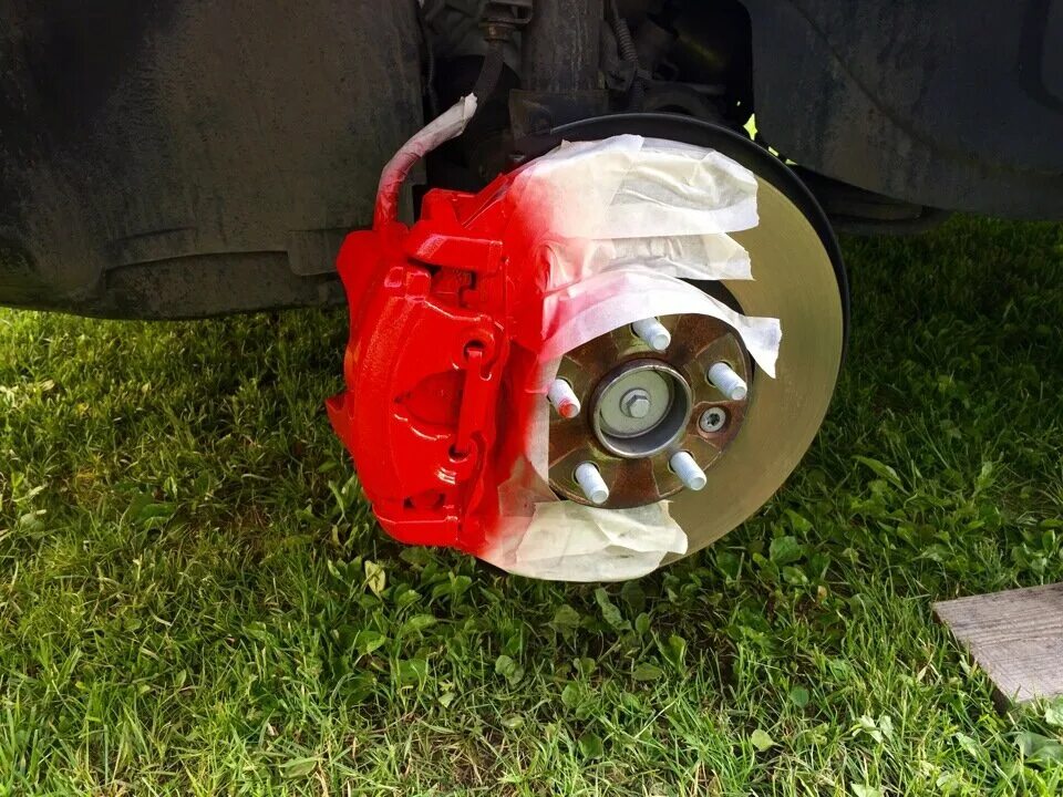 Цветные суппорта. Суппорт авто. Покраска суппортов кашкай j10. Крашенные суппорта. Краска для суппортов фолиатек.