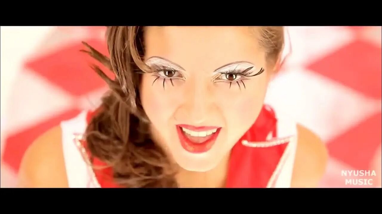 Нюша чудо. Нюша чудо. Нюша ты слишком сильный клип. Нюша чудо клоун. Выбирать чудо speed up.